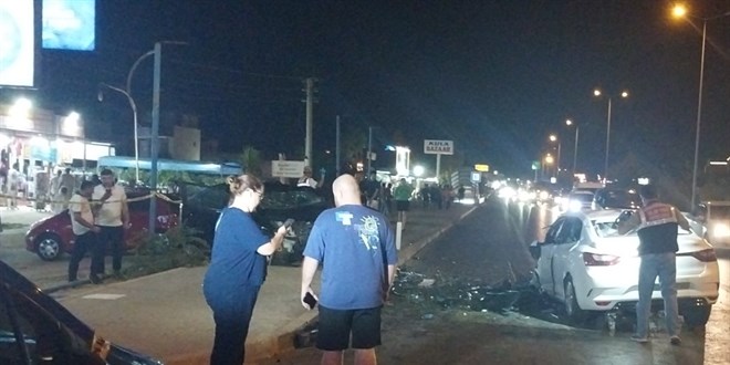 Antalya'daki trafik kazas�nda 2 ki�i �ld�, 2 ki�i yaraland�
