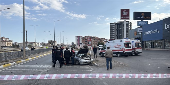 Sivas'ta iki otomobilin �arp��t��� kazada 1 ki�i �ld�