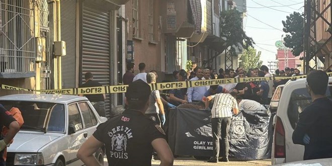 Boşanma aşamasındaki eşini öldürdü, intihar etti