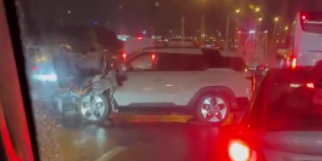 Eyüpsultan TEM Otoyolu'nda 17 araç birbirine girdi