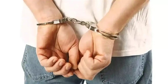zmir Merkezli 16 lde FET Operasyonu: 35 Gzalt