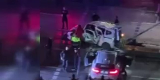 �stanbul'da polis kovalamacas�nda kaza: 1 �l� 4 yaral�