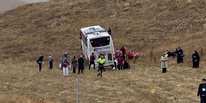 Sivas'ta yolcu otob�s� ile t�r �arp��t�: 23 yaral�