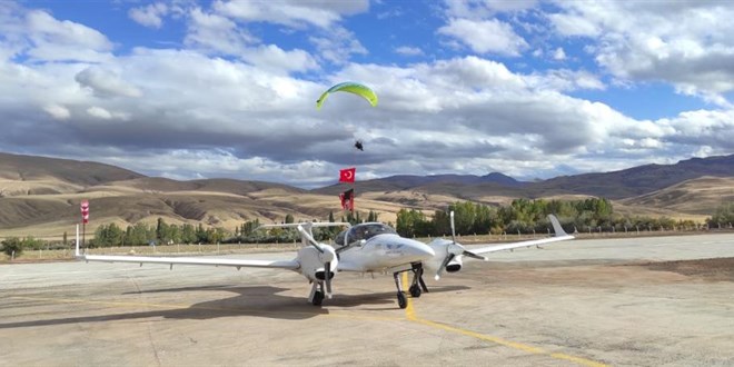 Trkiye'nin ilk ile havaalanna 84 yl sonra uak indi