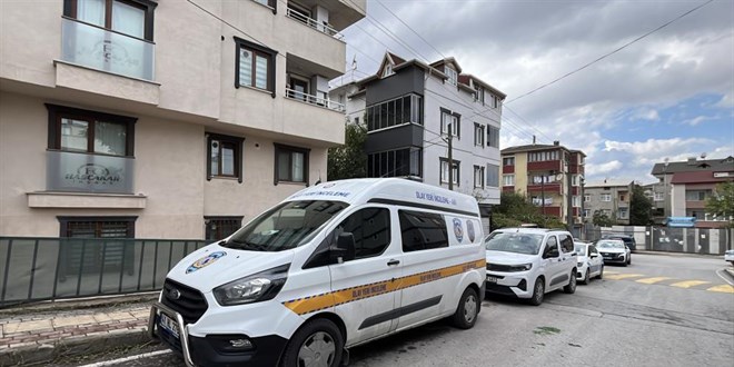 Gen� kad�n silahla vurularak hayat�n� kaybetti: Kocas� g�zalt�nda