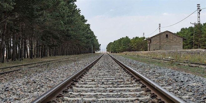 3. kprden geecek tren iin temel atlyor