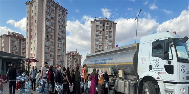 Su kesintisi uygulanan Ankara'da tankerle su datm
