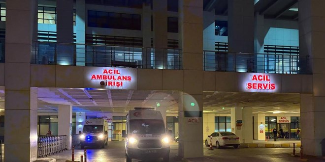 Siyan�rl�, baltal�, b��akl� aile facias�nda anne �ld�