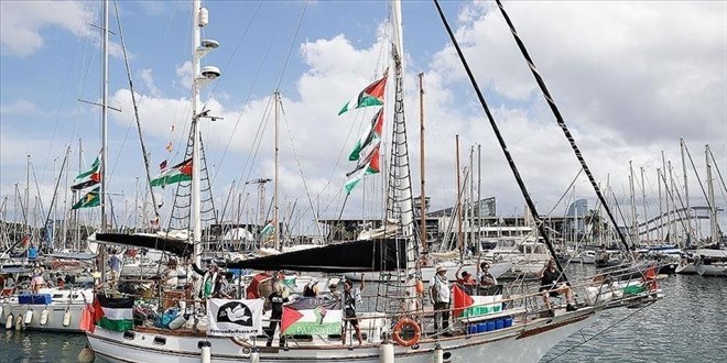 İsrail'in Küresel Sumud Filosu'na saldırısı uluslararası hukuka aykırı