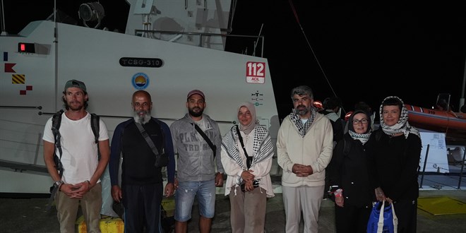 Kresel Sumud Filosu'nda arzalanan teknedeki 7 aktivist tahliye edildi
