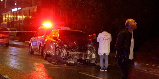 Kavşakta feci kaza: Aynı aileden 2 kişi yaşamını yitirdi