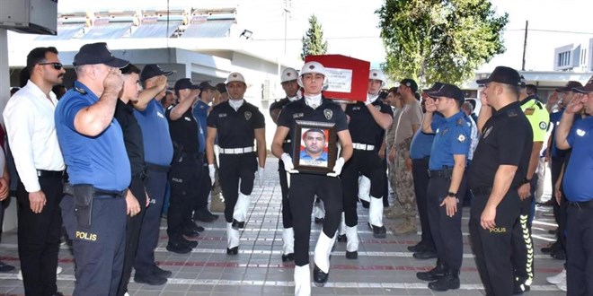 Evinde kalp krizi geiren polis memuru hayatn kaybetti