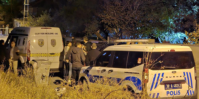 Karı koca cami çıkışında evlerinin önünde öldürüldü