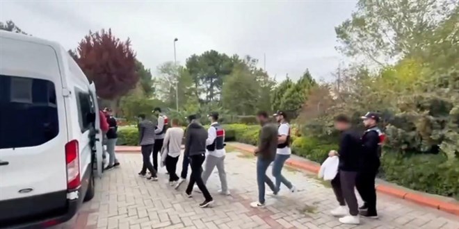 Yanıltıcı SMS'lerle vatandaşı dolandıran 12 şüpheli yakalandı