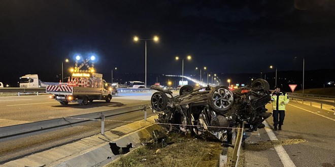 Kuzey Marmara Otoyolu'ndaki kazada 2 ölü, 5 yaralı