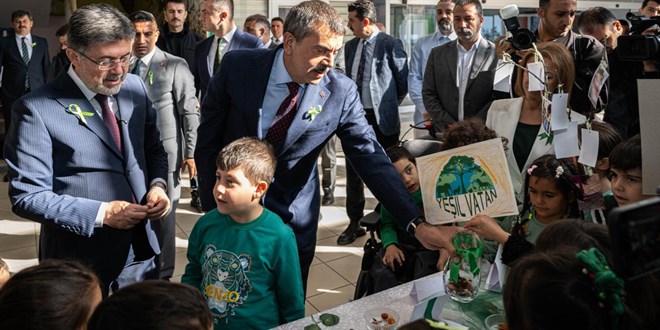 Bakanlar Tekin ve Yumakl, zel gereksinimli rencilerle bulutu