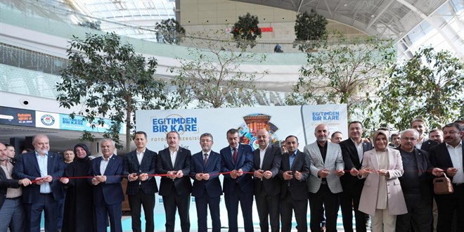 Eitimi sanatla buluturan 'Eitimden Bir Kare Fotoraf Sergisi' ald