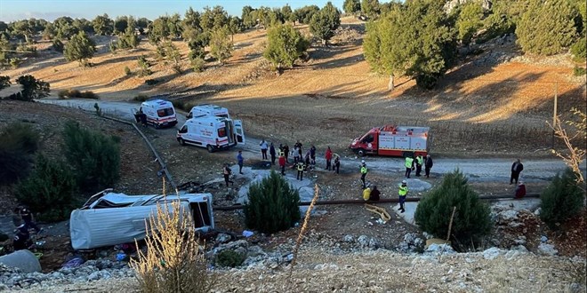 Mersin'de minibs arampole yuvarland: 5 l