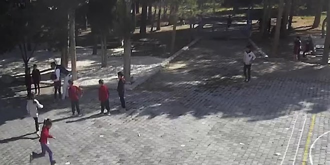 Boazna simit kaan renci, retmenleri tarafndan kurtarld