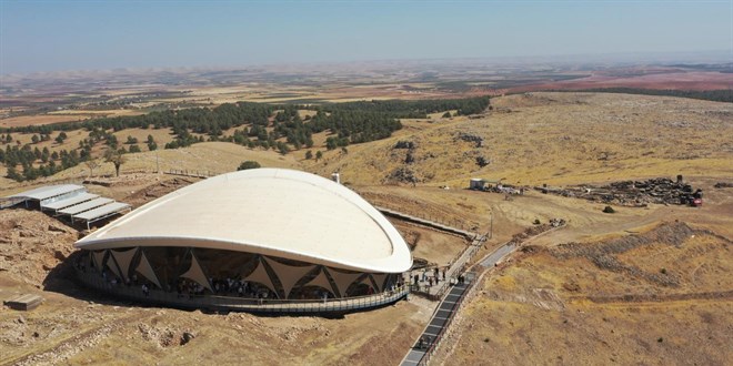 Gbeklitepe'de konut olduu deerlendirilen yeni yaplarn izleri tespit edildi