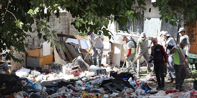 Antalya'da 8 evden tonlarca p kt