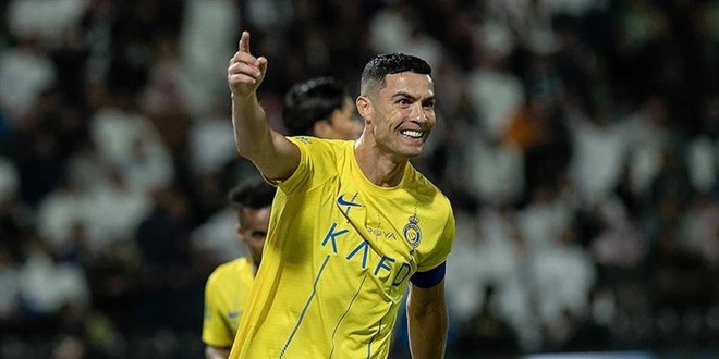 Cristiano Ronaldo futbol tarihine geti: Dnyann ilk milyarder futbolcusu