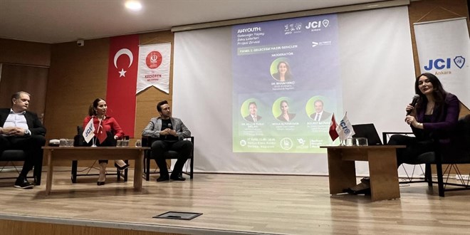 Keçiören'de Geleceğe Yön Verildi: Yapay Zeka Liderleri Zirvesi Gençlerin Projelerine Sahne Oldu