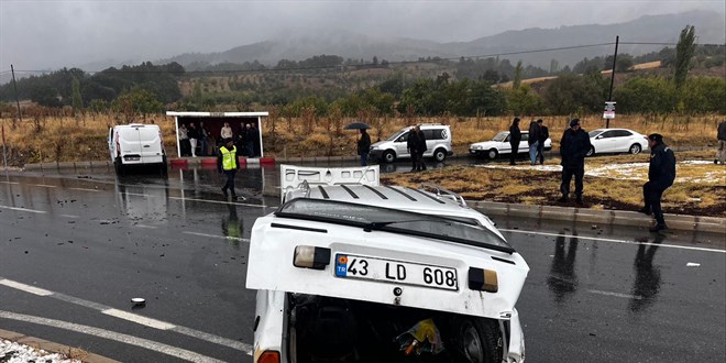 Para nakil arac�yla otomobilin �arp��t��� kazada 1 ki�i �ld�