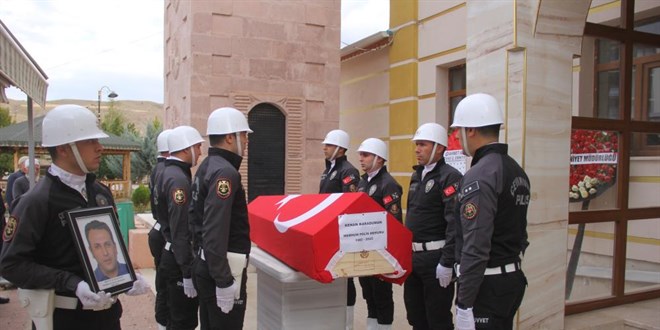 43 yandaki polis memuru kansere yenik dt