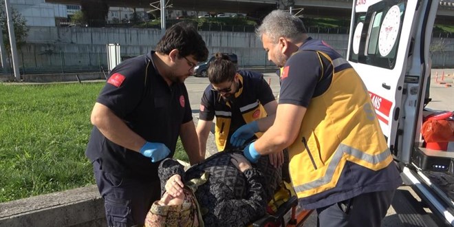 �ocuk tesliminde silahl� deh�et: Yeni e� ba��ndan vuruldu