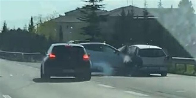 Kocaeli'de bebekli aracı sıkıştırıp kazaya neden olan sürücülere ceza yağdı