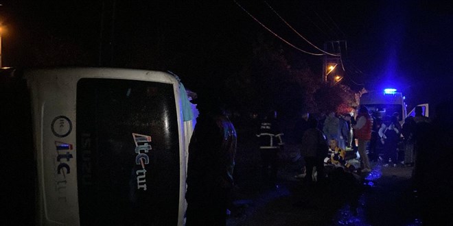 Kastamonu'da tur midibüsü devrildi