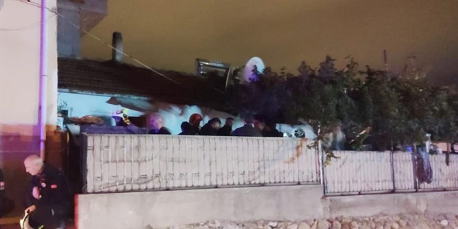 Denizli'de evin tavan� ��kt�: 6 yaral�