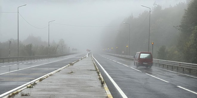 Bolu Dağı'nda sağanak ve sis görüş mesafesini düşürdü