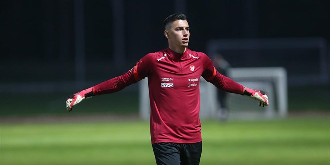 Milli kaleci Berke zer, A Milli Futbol Takm kampn izinsiz terk etti
