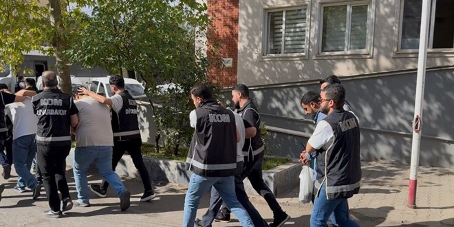 Silah ve mühimmat kaçakçılarına operasyon: 19 tutuklama