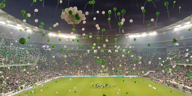 Minik aan iin gerekli para topland, binlerce taraftar yeil beyaz balon uurdu