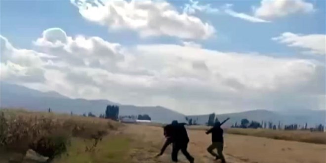 Arazi anlaşmazlığında kızının gözü önünde dövüldü