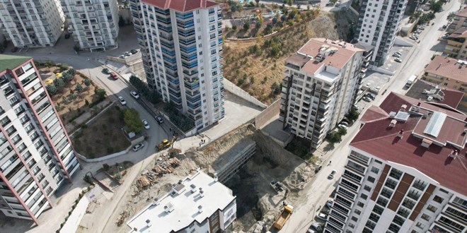 Ankara'da toprak kayması: 17 katlı bina boşaltıldı