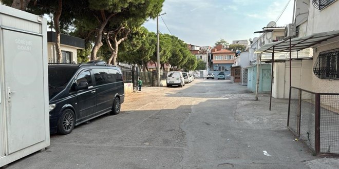 zmir'de eski e deheti: Sokak ortasnda baklayarak ldrd