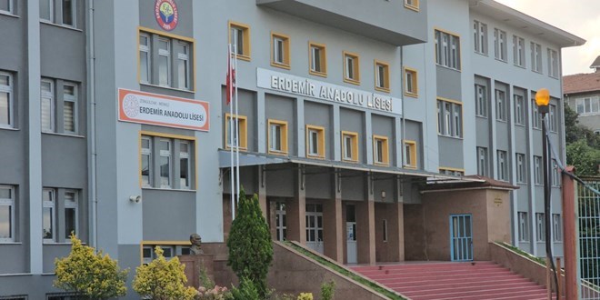 Lisede tuvalette sigara istedi, 'Kullanmıyorum' yanıtını alınca çenesini kırdı