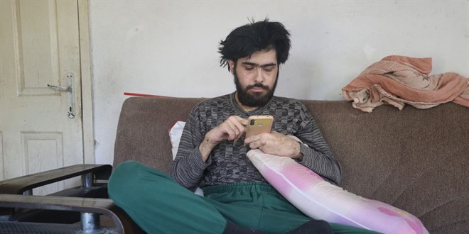 Hatay'da yıllardır dışarı çıkmayan Barış tıraş oldu, duş aldı