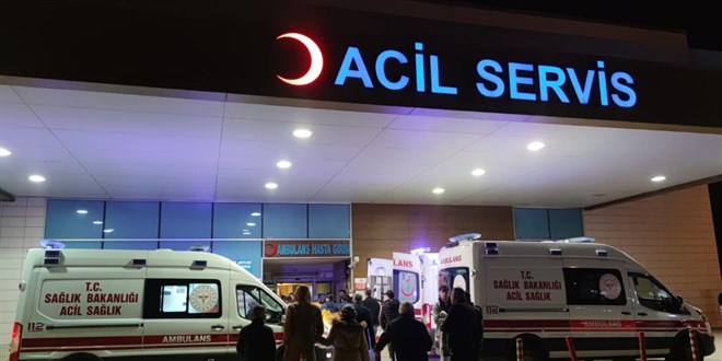 zmir'de bir elence merkezinde dekor duvarnn kmesi sonucu 6 kii yaraland