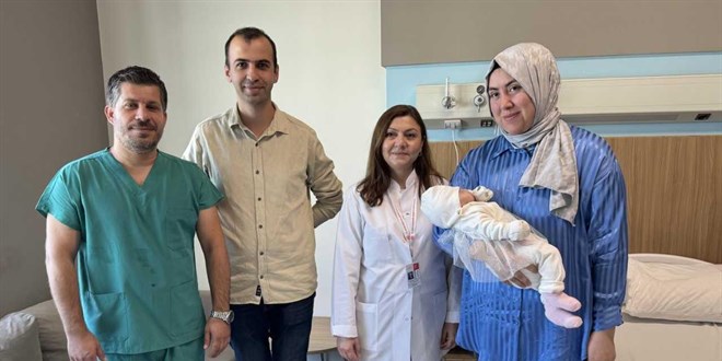 Bebeğe kıkırdak dokusundan 'iman tahtası' yapıldı