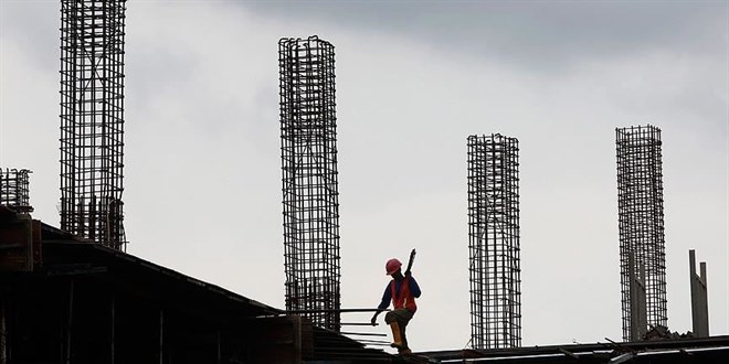 Konut piyasasında üretim alarmı: Durgunluk işsizlik ve deprem riskini artırıyor!