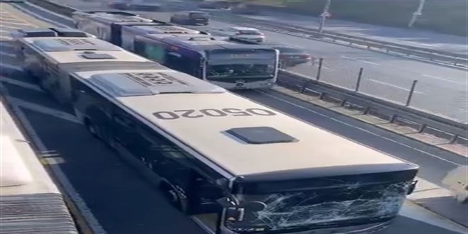 İstanbul'da iki metrobüs çarpıştı