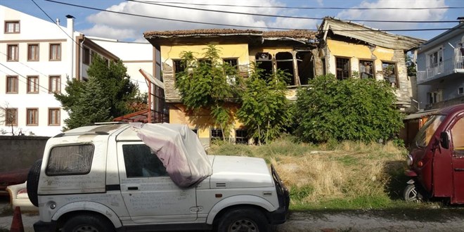 Ev sahibiyle kiracının 'çöplüğe dönmüş bahçe' kavgası