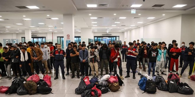 81 ilde dzensiz g ve gmen kaaklna byk operasyon