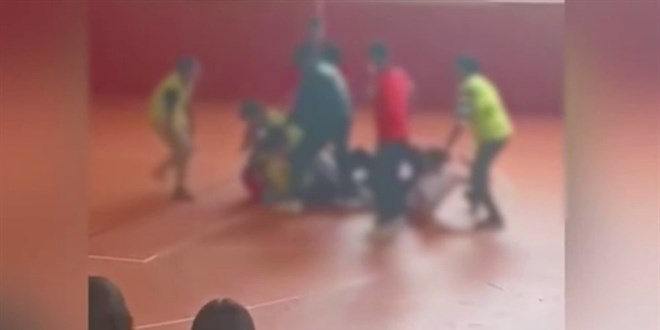 Mendil kapmaca oyunu kanl bitti: 16 yandaki renciye bakl saldr