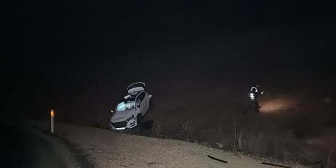 Ehliyetsiz sürücünün kullandığı araç hurdaya döndü: 1 ölü, 4 yaralı - Son Dakika Haber
